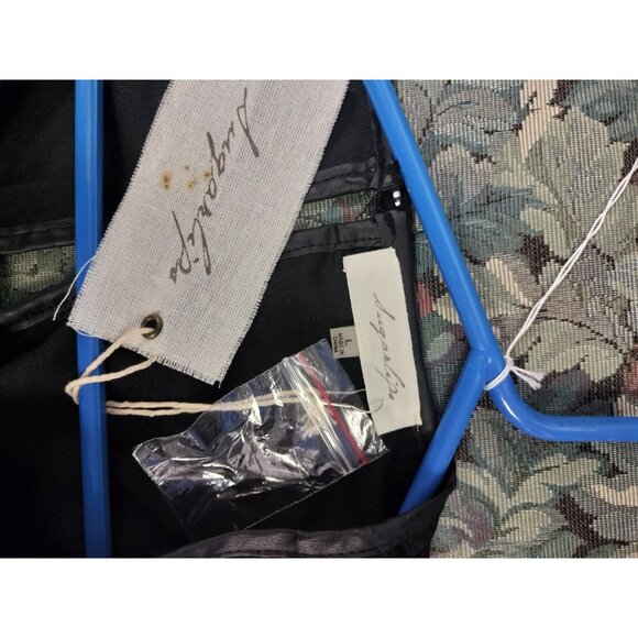 Adrianna Papell Black Lace Peplum Sleeveless Top With Floral Design & Back Cutou - Picture 3 of 3